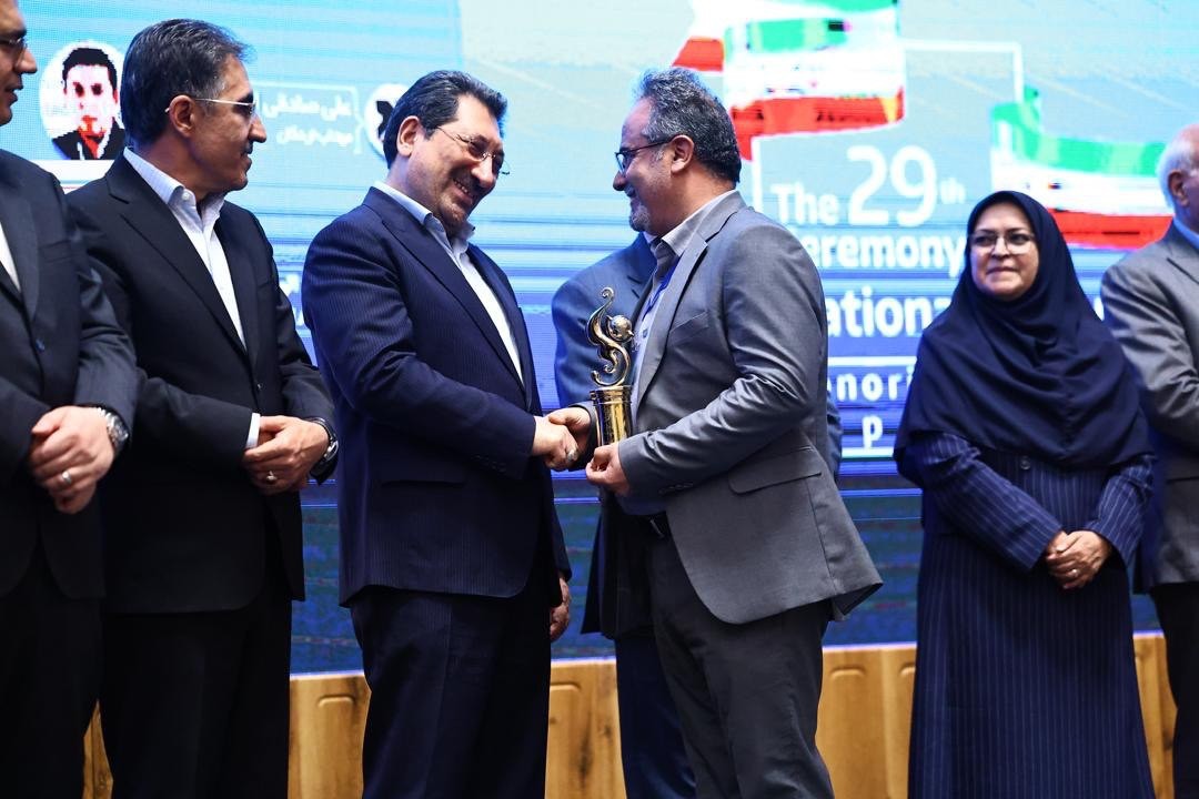 درخشش مهندس منصور نجفی در روز ملی صادرات؛ افتخاری برای صنعت سیمان کشور درخشش مهندس منصور نجفی در روز ملی صادرات؛ افتخاری برای صنعت سیمان کشور